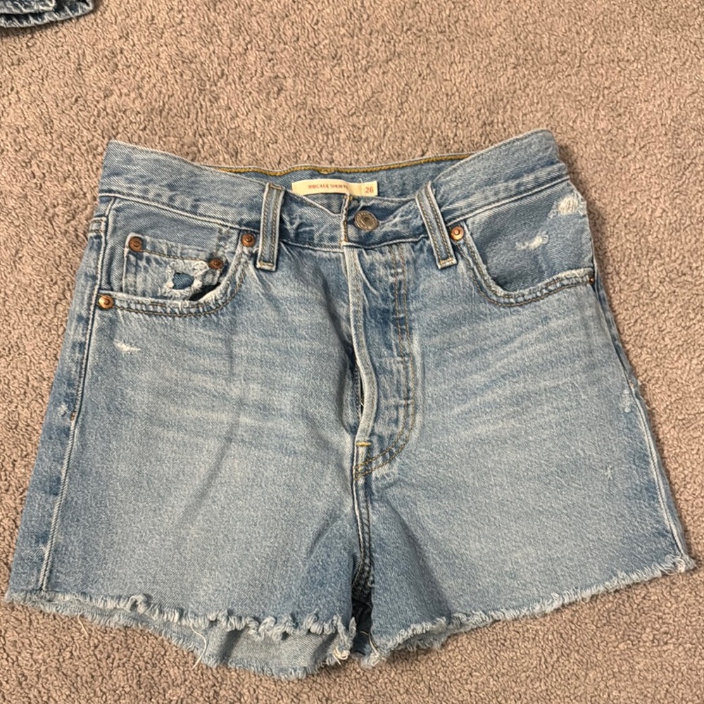 Women’s Levi’s Ribcage shorts
